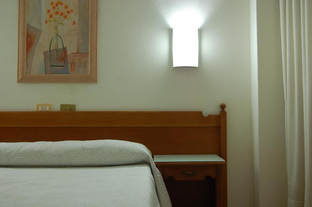 פויו Hotel Paris מראה חיצוני תמונה