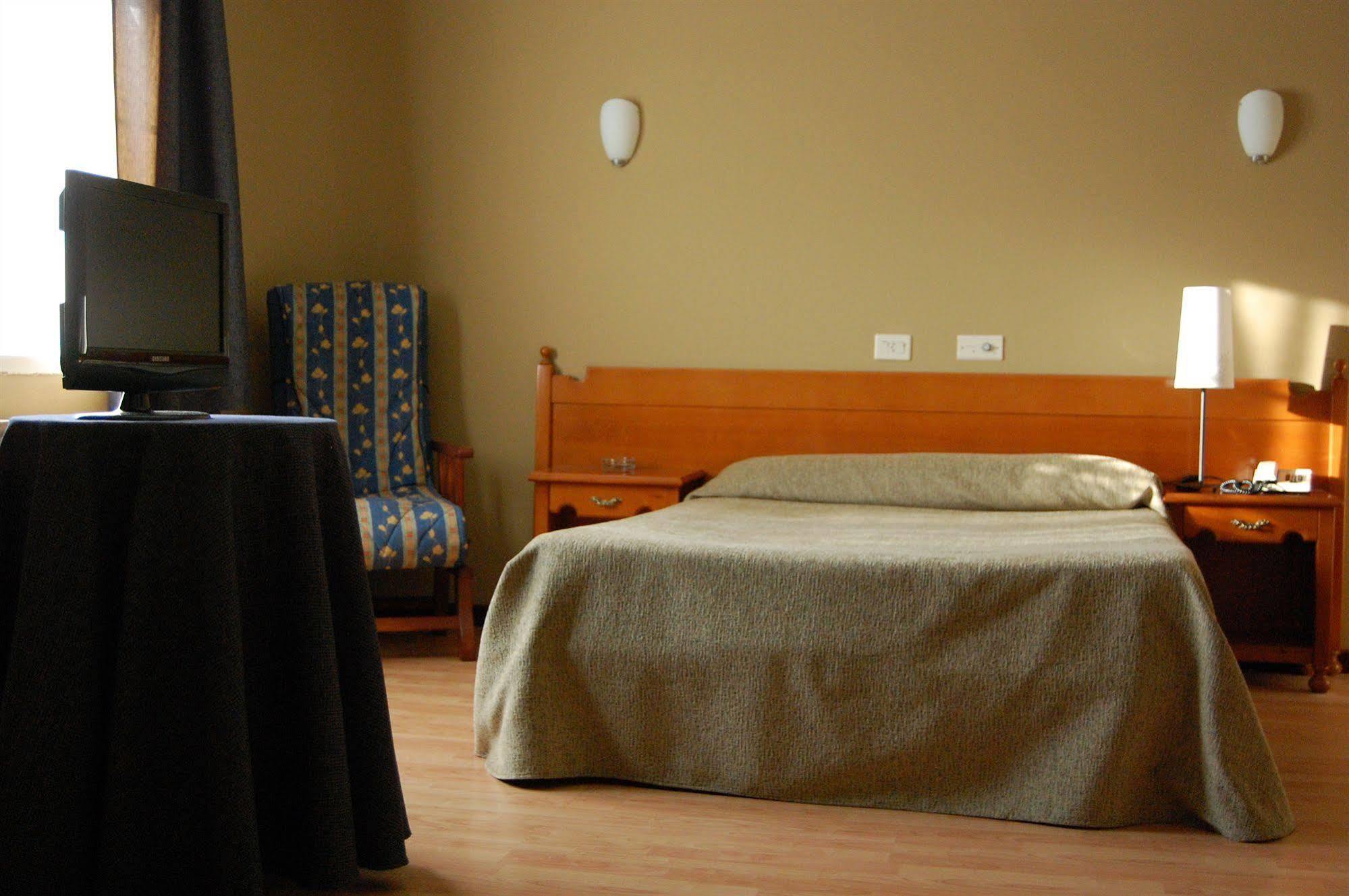 פויו Hotel Paris מראה חיצוני תמונה