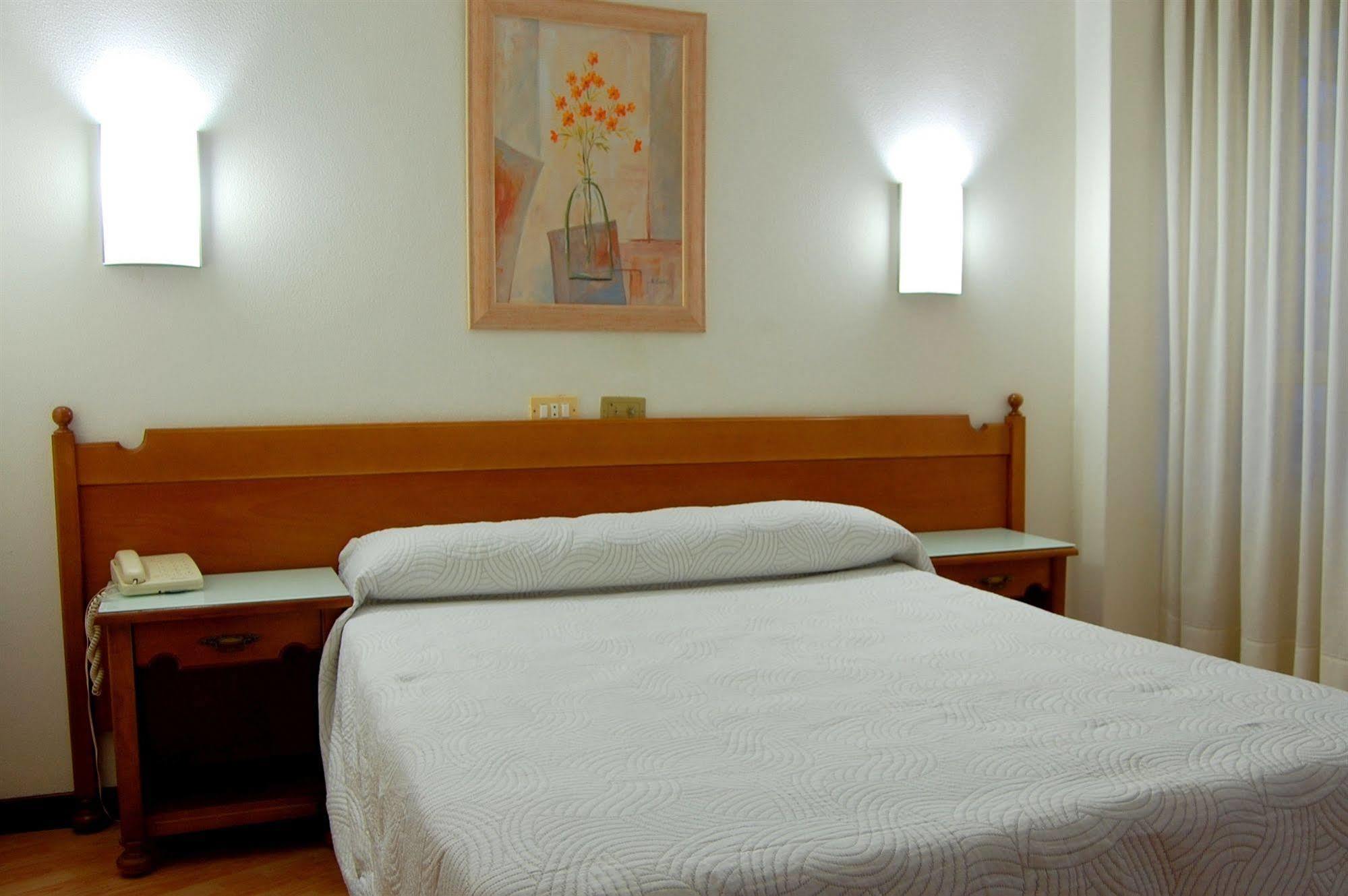 פויו Hotel Paris מראה חיצוני תמונה